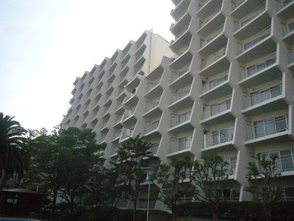 Local appearance photo. Local appearance photo It is a large resort condominium of all 247 units.