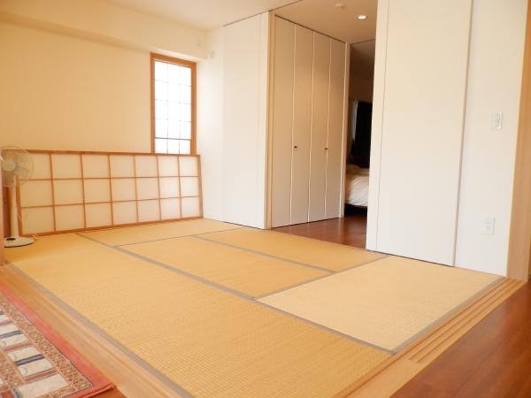 Living. There is a Japanese-style room adjacent to the living room. Can you use it as a breadth of about 24.4 quires Removing the shoji.