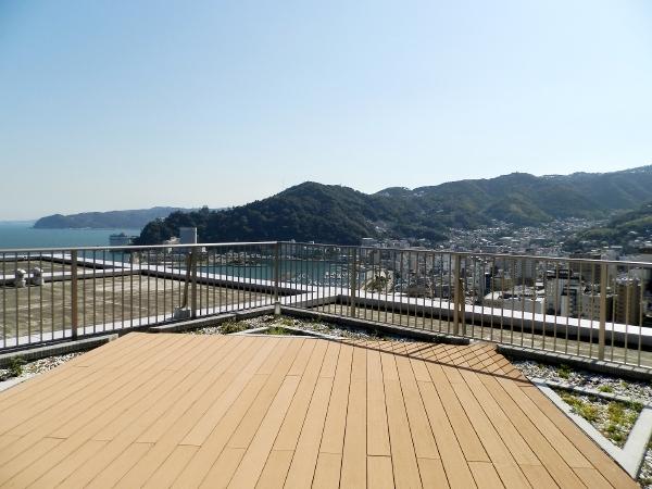Other Equipment. This is the roof garden. Since the Higashiyama district is on a hill, You can see 360 degrees around Atami.