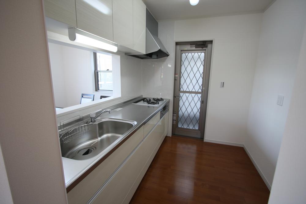 Kitchen. Gas prices you pay in energy-saving high-efficiency water heaters and energy-saving gas stove! 