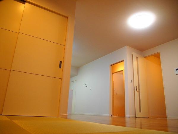 Other introspection. There tatami corner in the living room