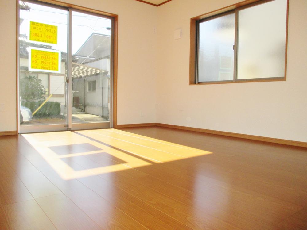 Living. Bright living room ☆ 