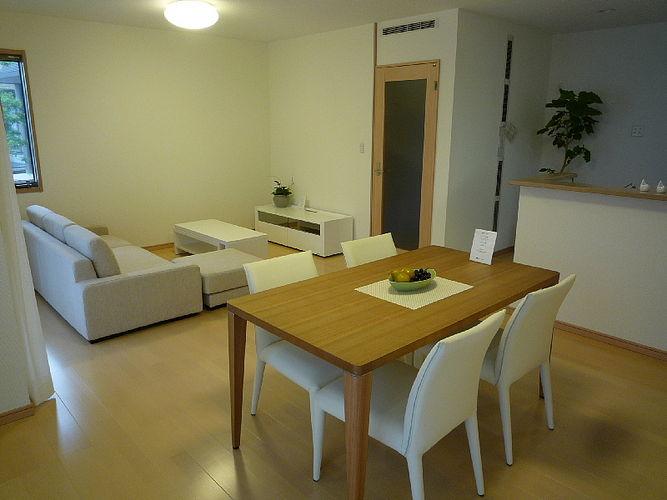 Living. LDK of about 20 tatami You can use To spacious. 