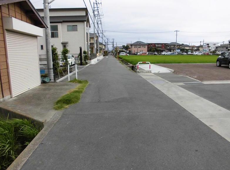Local photos, including front road. Construction before the front road and local photo