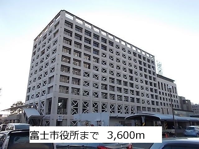 Government office. 3600m until the Fuji City Hall (government office)