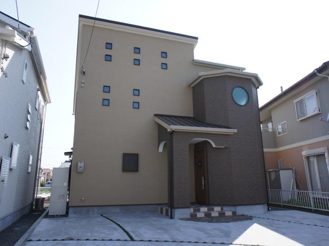 Local appearance photo. Old castle-style house