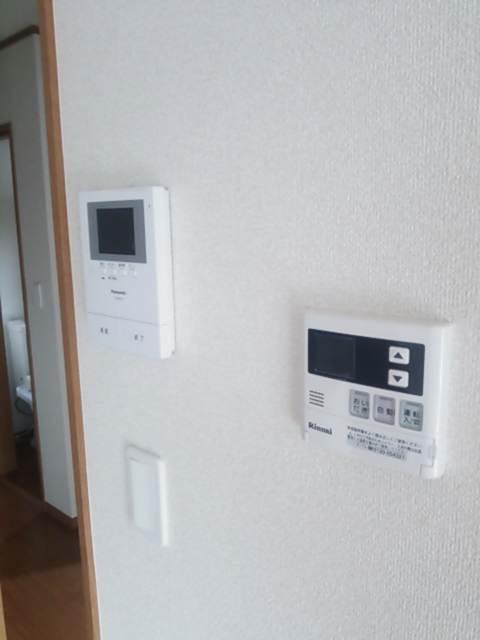 Other Equipment. Entrance monitor is color! 