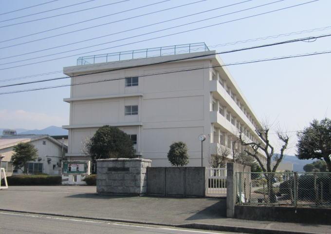 Junior high school. 407m until Fuji Municipal Yoshihara North Junior High School