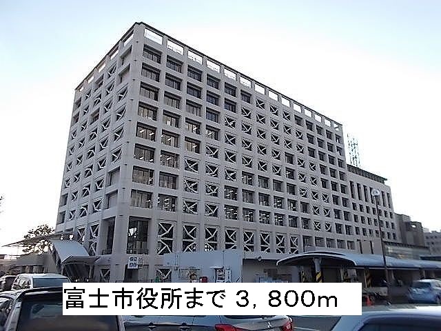 Government office. 3800m until the Fuji City Hall (government office)