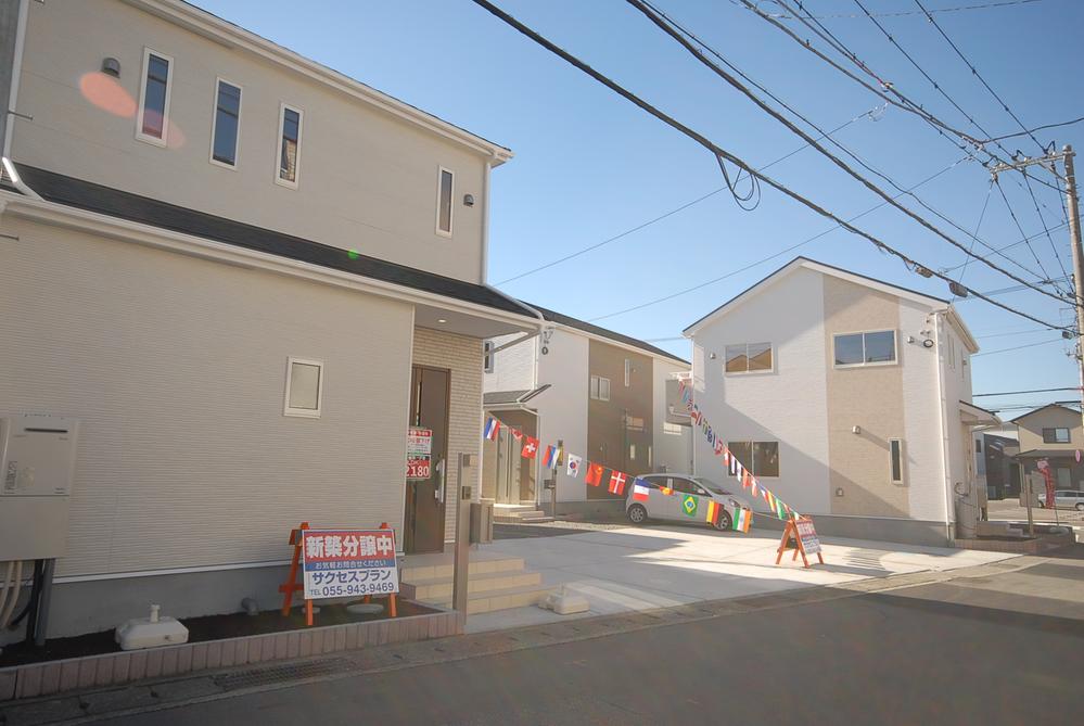 Local appearance photo. Local (12 May 2013) Shooting