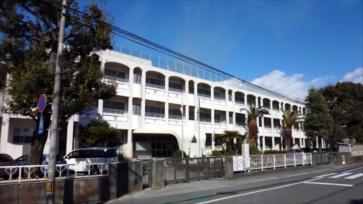 Primary school. 1040m to Fuji Municipal Fuji first elementary school