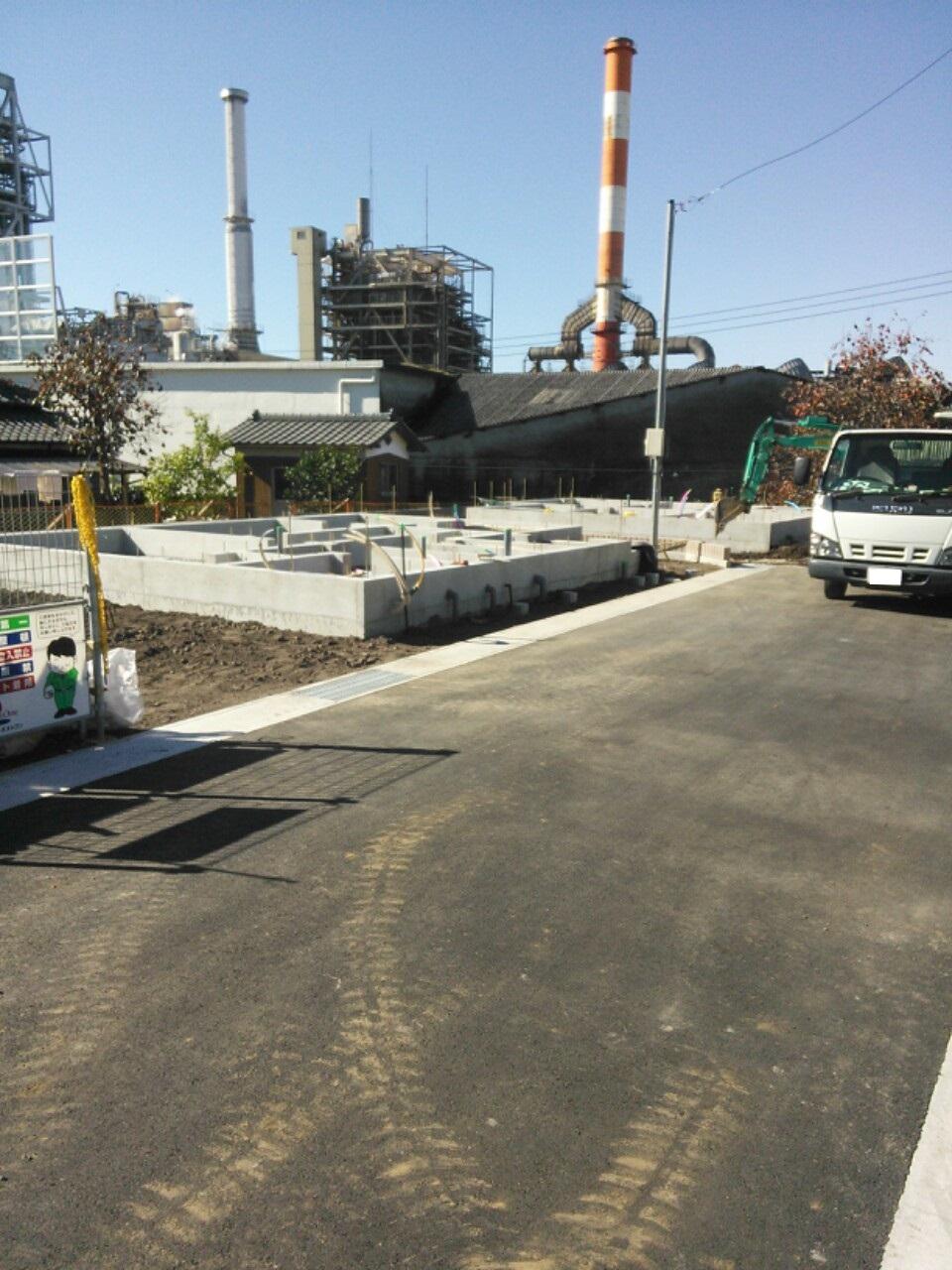 Local photos, including front road. Local (11 May 2013) Shooting