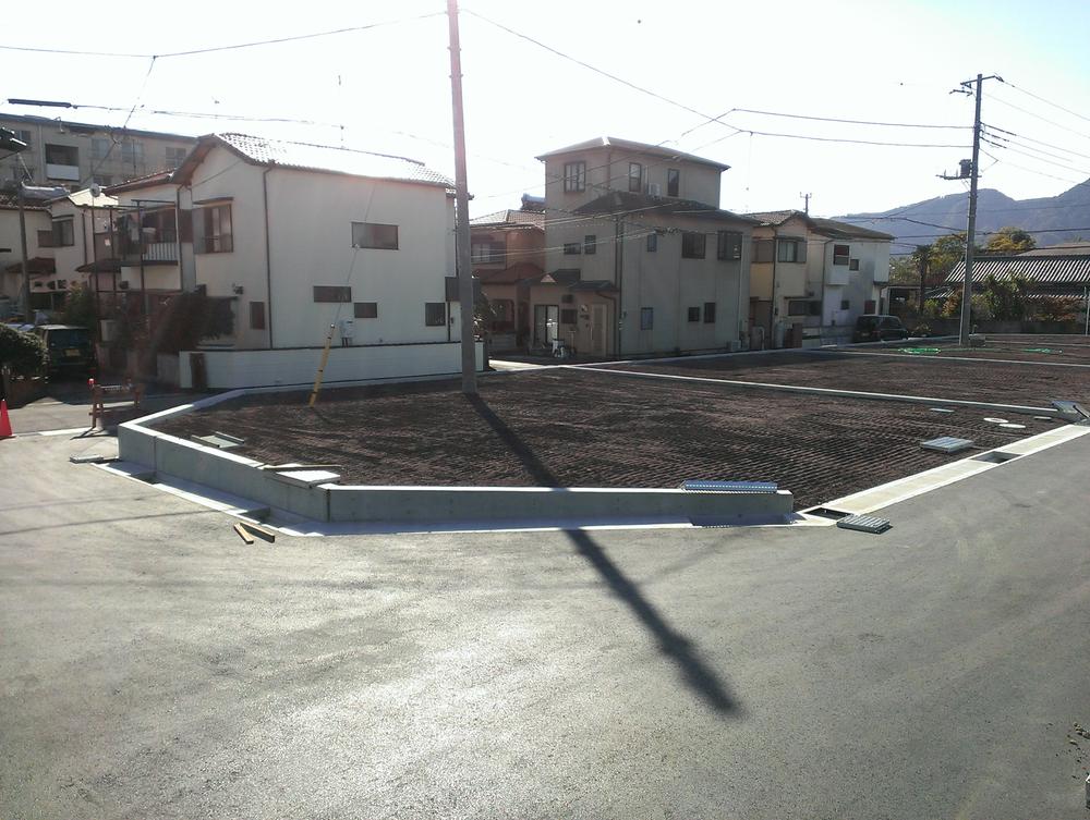 Local land photo. South, East, North and is in that compartment that faces the three-sided road