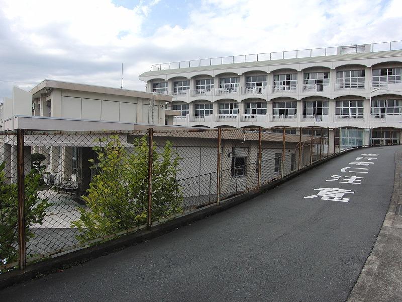 Primary school. Takaoka Elementary School