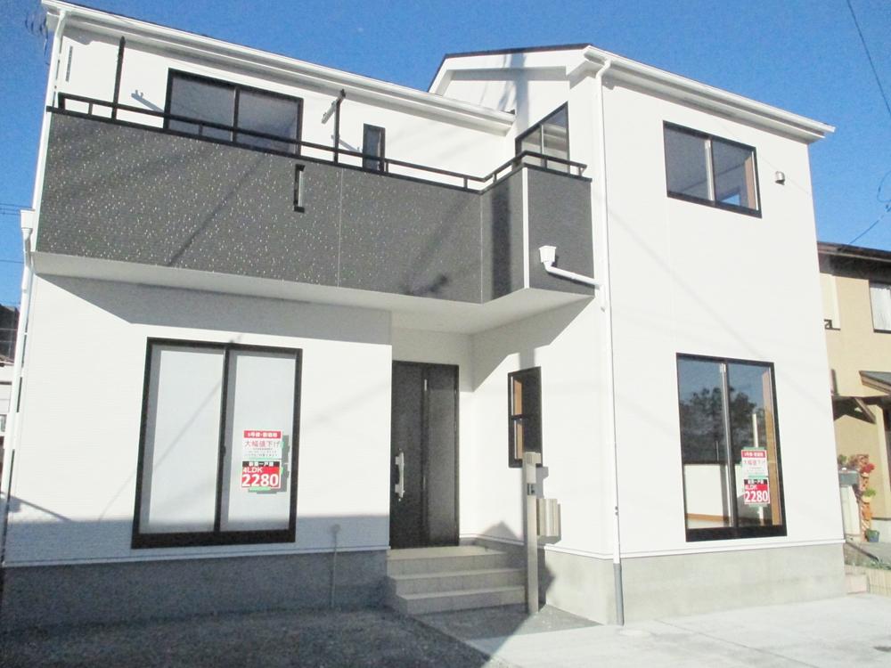 Local appearance photo. 5 Building