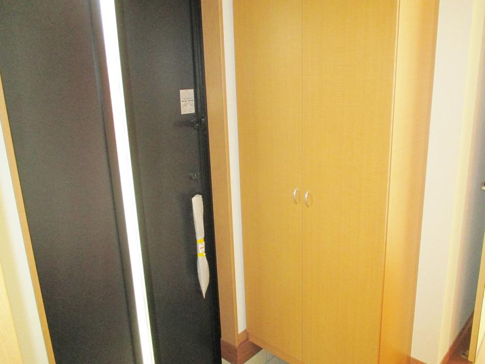 Entrance. Large shoe box