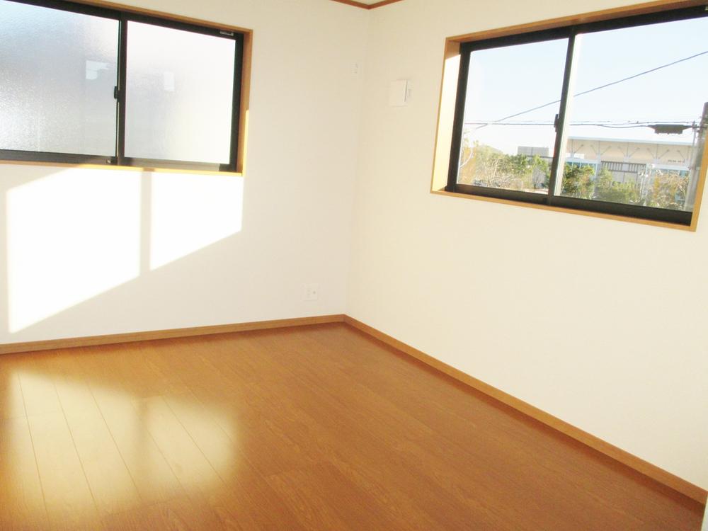 Non-living room. Bright living room