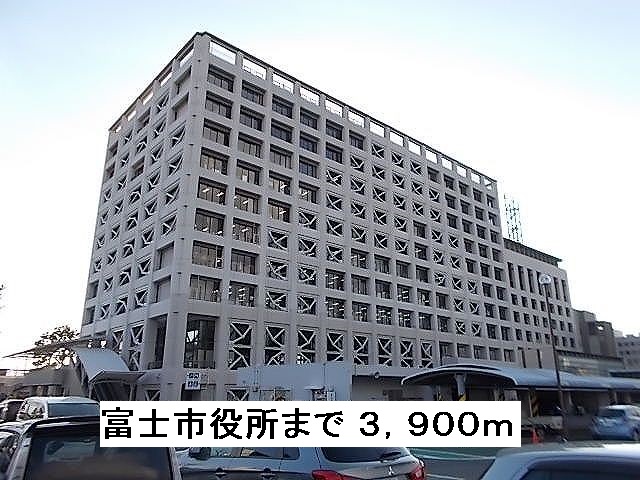 Government office. 3900m until the Fuji City Hall (government office)
