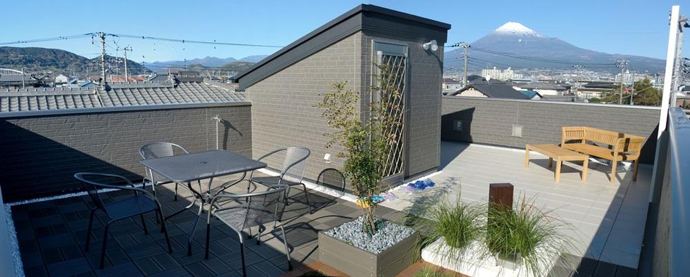 View photos from the dwelling unit. Mount Fuji is visible from the roof garden