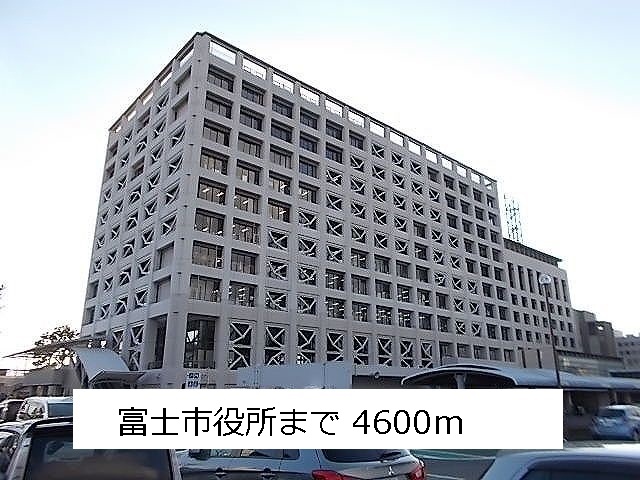 Government office. 4600m until the Fuji City Hall (government office)