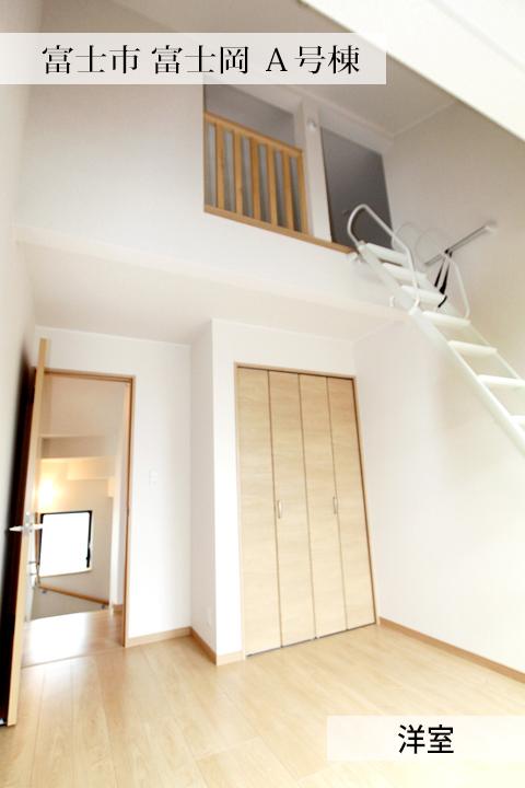 Non-living room. A Building Western-style (with a loft)