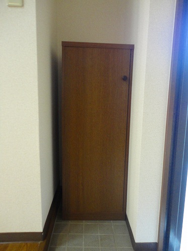 Entrance. Cupboard