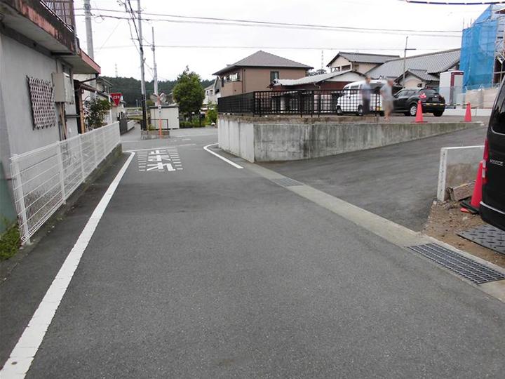 Local photos, including front road. Construction before the front road and local photo
