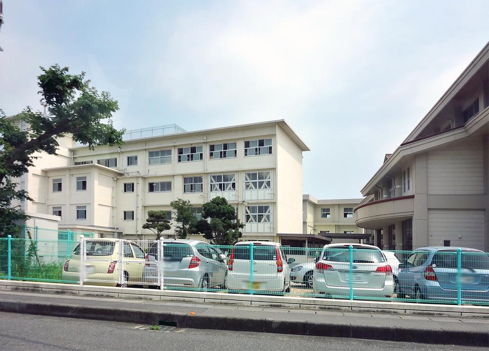 Junior high school. 360m until Fuji Municipal Fuji Minami Junior High School