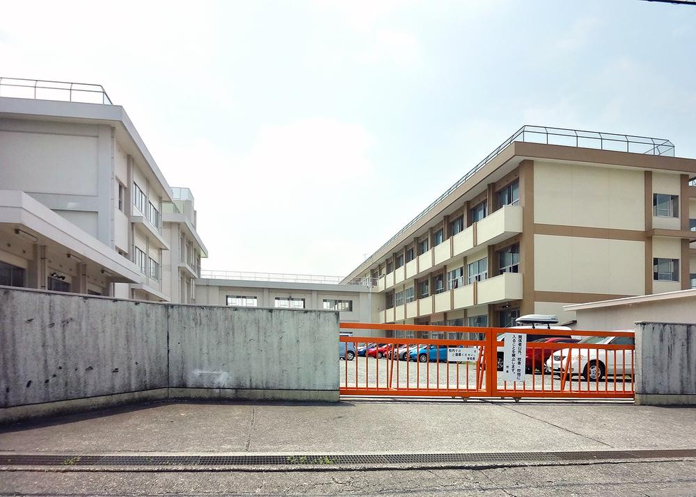 Primary school. 160m until Fuji Municipal Fuji Minami Elementary School