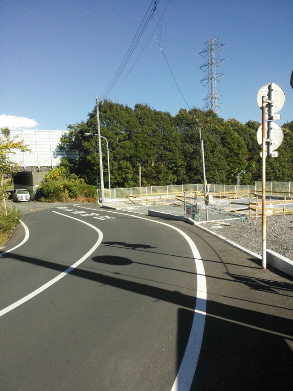 Local photos, including front road. Local (11 May 2013) Shooting