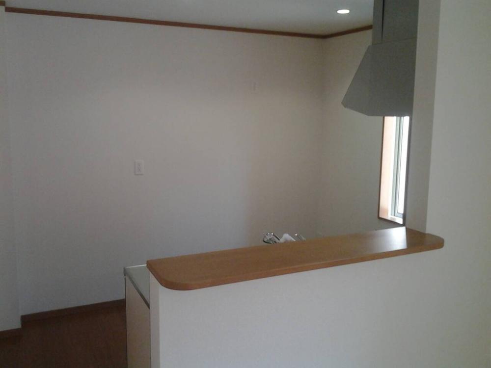 Living. Face-to-face kitchen