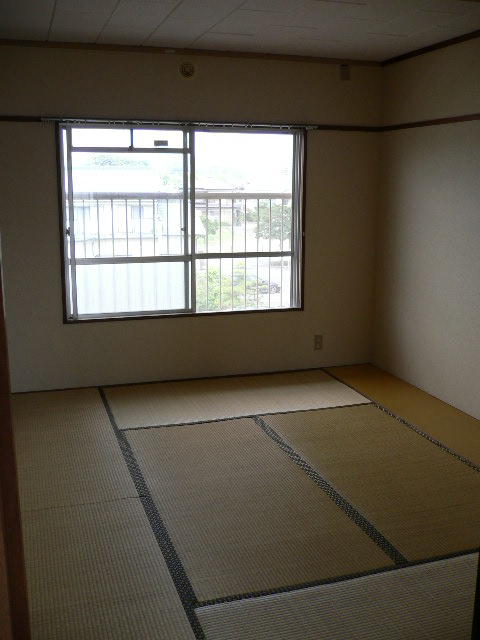 Other room space. Japanese-style room with plates