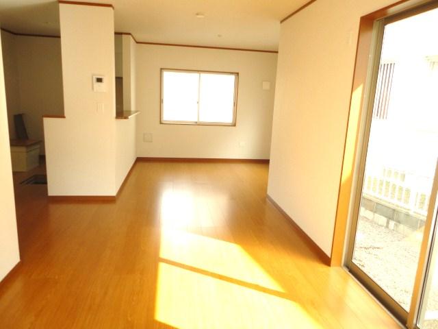 Same specifications photos (living)