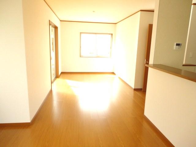 Same specifications photos (living)