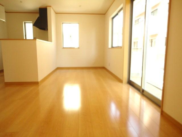 Same specifications photos (living)