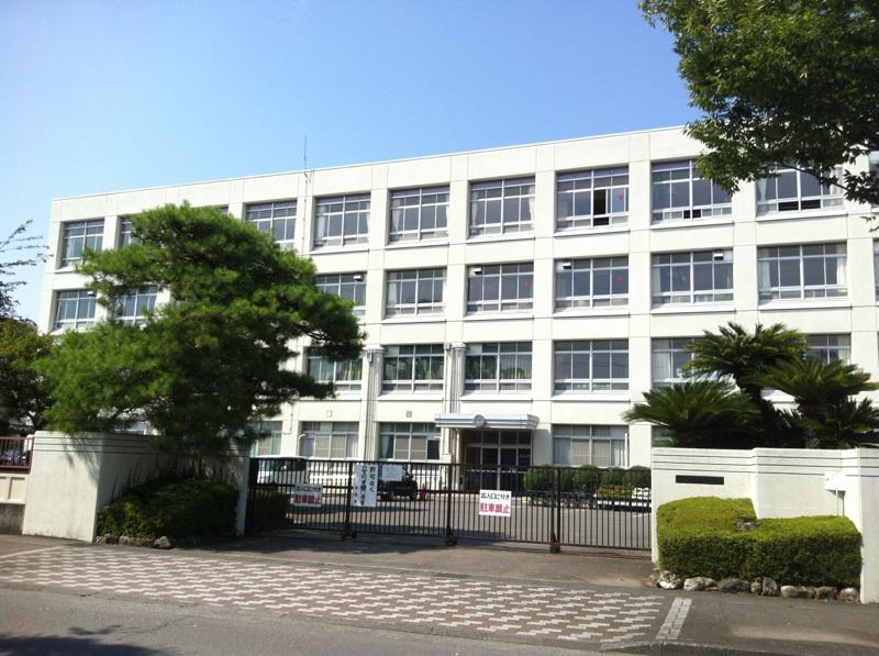 Primary school. Fujieda Municipal Fujieda the center to the elementary school 951m