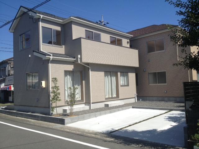 Local appearance photo. Two parking spaces of 1 Building appearance shooting margin! There is a garden also a large storeroom put space, It is also a good hit yang ☆ 