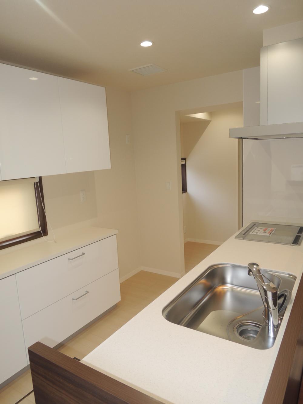 Kitchen. 2-20-14 No. land Kitchen (August 2013) Shooting 