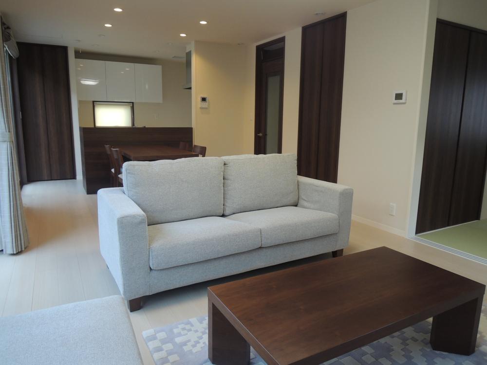 Living. 2-20-14 No. land Living (August 2013) Shooting