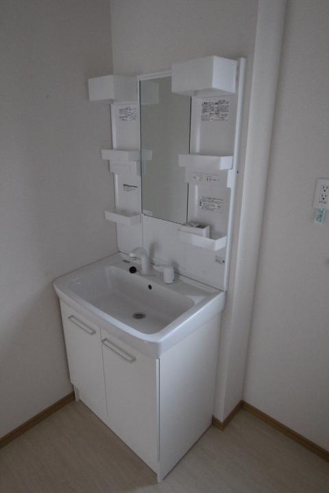 Wash basin, toilet. Indoor (10 May 2013) Shooting