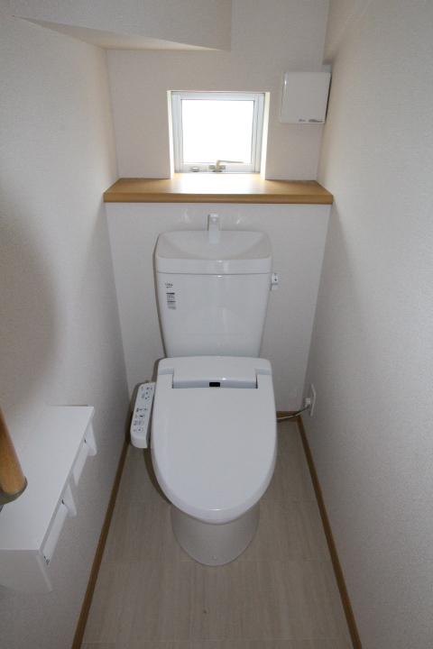 Toilet. Indoor (10 May 2013) Shooting