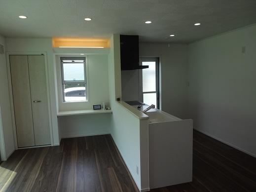 Living. To open LDK, Storage and lead Japanese-style is also combined usability good floor plan. 