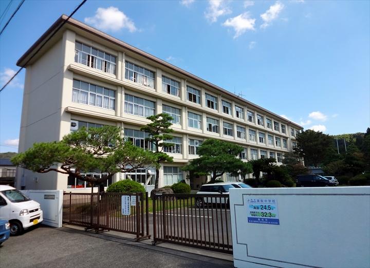 Junior high school. Story 2260m until junior high school