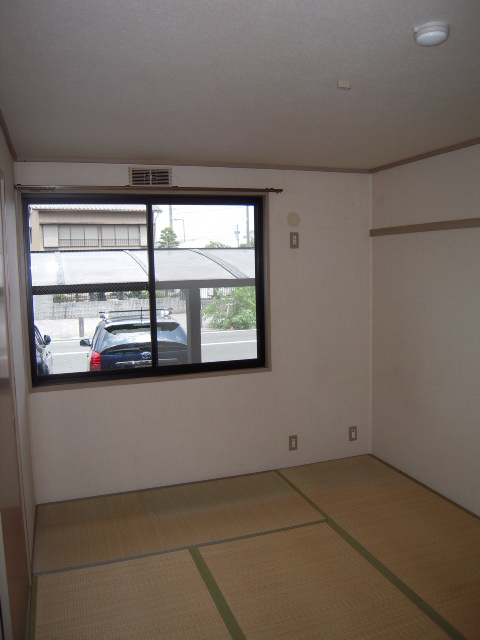 Other room space. You can contact us to change the Japanese-style Western-style