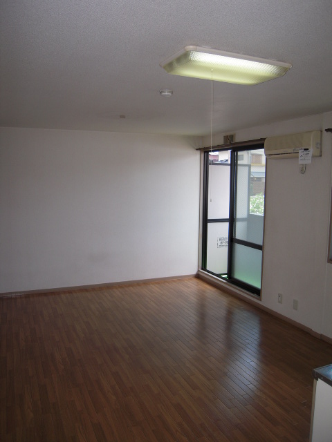 Living and room. Bright south balcony spacious LDK