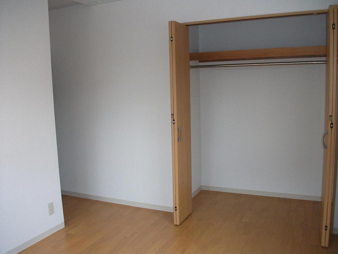 Other room space. Windows have two places is very bright Western-style.