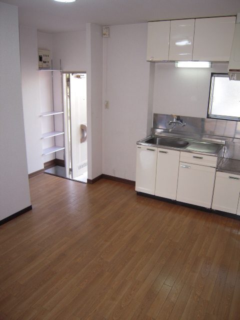 Kitchen. Spacious kitchen