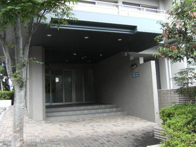 Entrance. Local (09 May 2013) Shooting