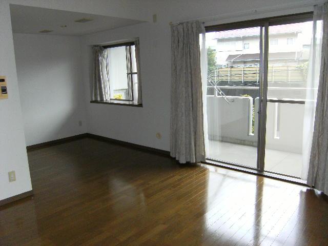 Living. Indoor (06 May 2013) Shooting