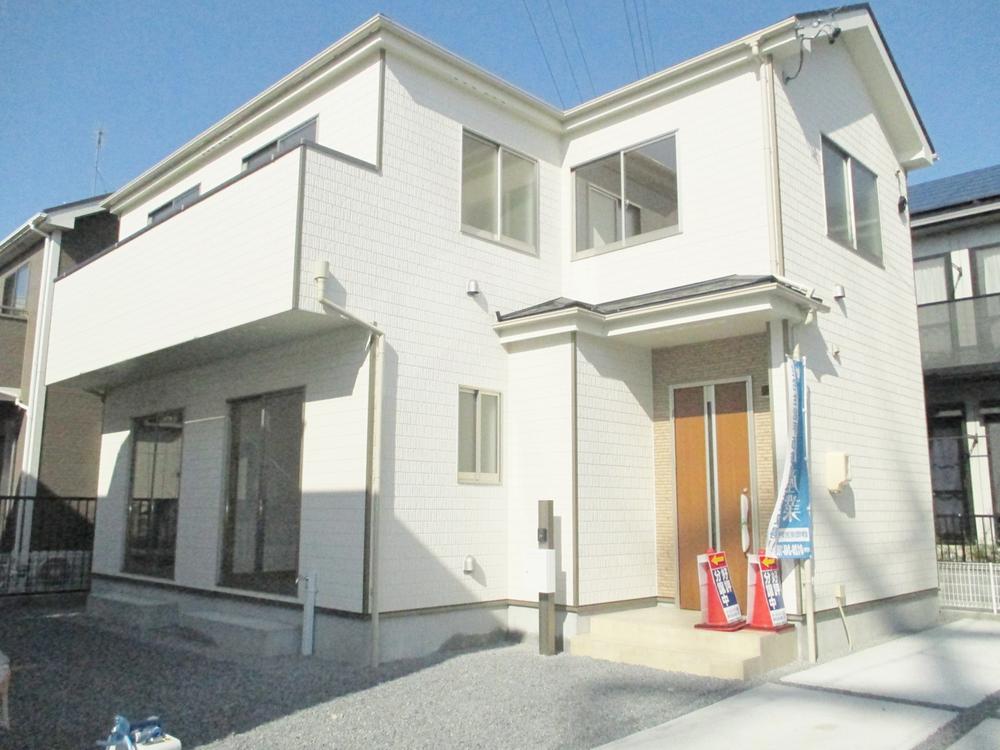 Local appearance photo. A Building